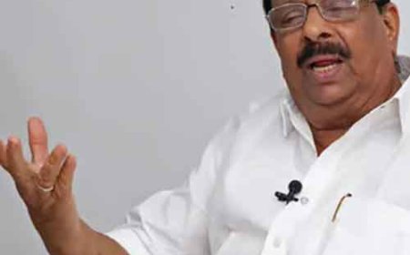 സതീശന്‍ 'തറ നേതാവെന്ന്' പറയാന്‍ പാടില്ലായിരുന്നു; ചെന്നിത്തലയെ പിന്തുണച്ചും പുനഃസംഘടനാ സൂചന നല്‍കിയും സുധാകരന്‍