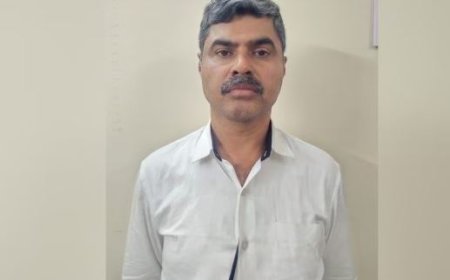 സർക്കാർ ഉദ്യോഗാർത്ഥികളെ കബളിപ്പിച്ചു; മുതിർന്ന റെയിൽവേ ഉദ്യോഗസ്ഥൻ ബംഗളൂരു പോലീസ് പിടിയിൽ