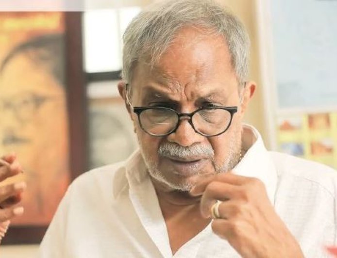 എം.ടി വിടവാങ്ങുമ്പോൾ അസ്തമിക്കുന്നത് മലയാള സാഹിത്യത്തിലെ ഒരു യുഗമാണ് !