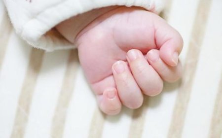 തൊണ്ടയിൽ അടപ്പ് കുടുങ്ങി 8മാസം പ്രായമുള്ള കുഞ്ഞ് മരിച്ചു; പരാതിയുമായി പിതാവ്