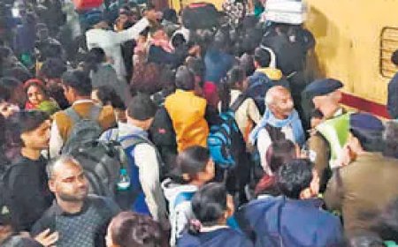 ന്യൂഡൽഹി റെയിൽവേ സ്റ്റേഷനിൽ തിക്കിലും തിരക്കിലും 18 മരണം, 50 ലേറെ പേര്‍ക്ക് പരിക്ക് 