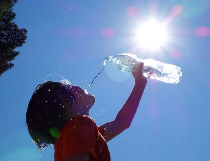 കേരളത്തിൽ അൾട്രാവയലറ്റ് വികിരണം കൂടുന്നു; ആറ് ജില്ലകളിൽ ഓറഞ്ച് അലർട്ട്; സൂര്യപ്രകാശം നേരിട്ട് ഏൽക്കുന്നത് ഒഴിവാക്കണം