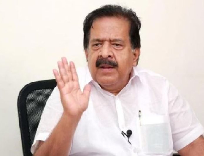 കേരള രാഷ്ട്രീയത്തെ ഞെട്ടിച്ച് നിർണ്ണായക നീക്കം;  രമേശ് ചെന്നിത്തല രാജിവെക്കുന്നു? തലസ്ഥാനത്ത് നാടകീയ നീക്കങ്ങൾ