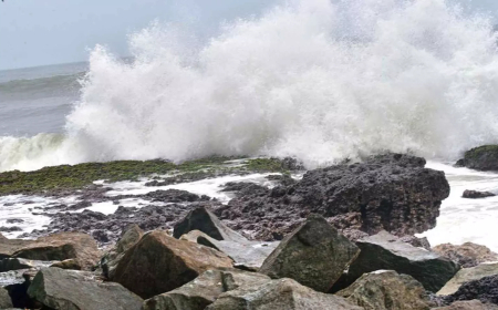 ഉയർന്ന തിരമാല; കള്ളക്കടൽ ജാഗ്രതാ നിർദേശം