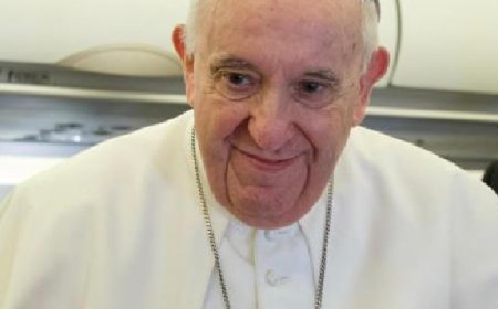 അസുഖബാധിതനായി ചികിത്സയിൽ കഴിയുന്ന ഫ്രാൻസിസ് മാർപാപ്പ വിശ്വാസികളെ അഭിവാദ്യം ചെയ്യും