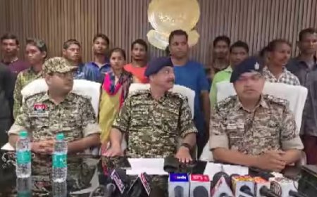 ഛത്തീസ്ഗഢിലെ ബിജാപൂരിൽ മാവോയിസ്റ്റുകൾ കീഴടങ്ങി