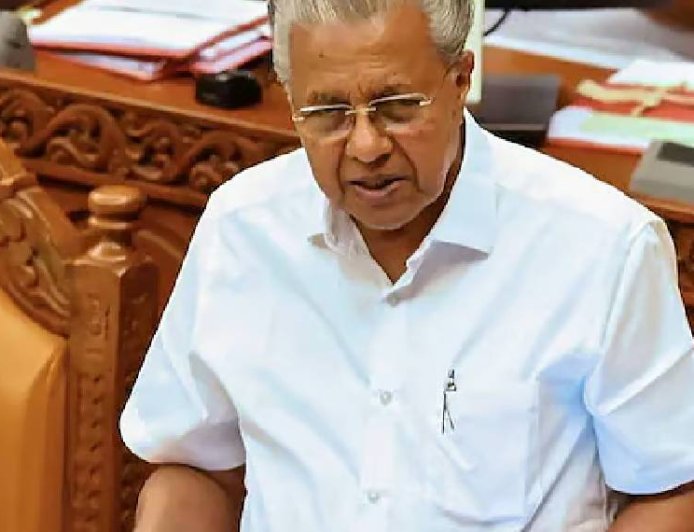 പിണറായി വിജയന്റെ മൊബൈൽ നമ്പർ വിച്ഛേദിച്ചു; ഡ്രൈവറെ മർദിച്ചെന്ന പരാതി തള്ളി റെയിൽവേ പൊലീസ്