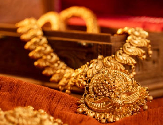 സംസ്ഥാനത്ത് സ്വർണവില താഴോട്ട്; പവന് 1920 രൂപ കുറഞ്ഞു