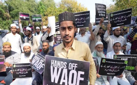 വഖഫ് ബില്ലിനെതിരെ പ്രതിഷേധിച്ചു; യുപിയില്‍ 300ലധികം പേര്‍ക്ക് രണ്ട് ലക്ഷം വീതം ബോണ്ട് കെട്ടാന്‍ നോട്ടീസ്