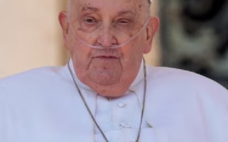 ആശുപത്രി വിട്ട മാര്‍പാപ്പ ആദ്യമായി പൊതുവേദിയില്‍; വിശ്വാസികളെ അഭിസംബോധന ചെയ്തു