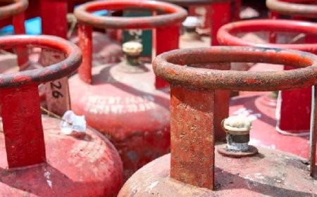 വാണിജ്യാവശ്യത്തിനുള്ള പാചകവാതക വില സിലിണ്ടറിന് നാല് രൂപ കുറച്ചു