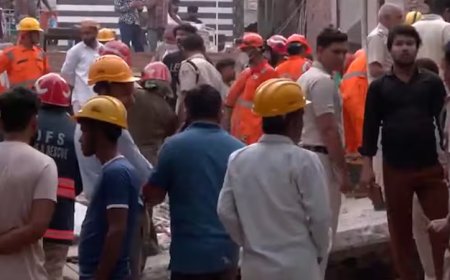 ഡൽഹിയിൽ  കെട്ടിടം തകർന്ന് വീണ് നാല് പേർ മരിച്ചു