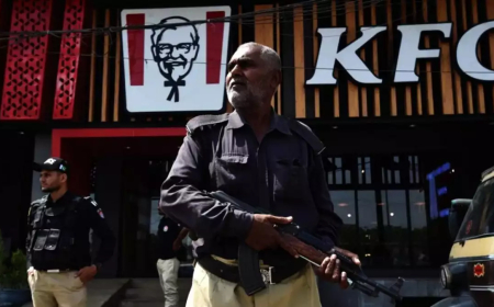 പാക്കിസ്ഥാനില്‍ കെഎഫ്‌സിക്കെതിരെ കലാപം; പത്തിലേറെ കെഎഫ്‌സി ഔട്ട്‌ലെറ്റുകൾക്ക് നേരെ ആക്രമണം