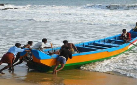 മുതലപ്പൊഴിക്കാർക്ക് ആശ്വാസം; കൊല്ലത്തെ ഹാർബറുകളിൽ മത്സ്യവിപണനം നടത്താൻ അനുമതി