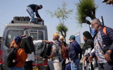 കശ്മീരില്‍ നിന്ന് വിനോദസഞ്ചാരികളുടെ  പലായനം; ആയിരങ്ങള്‍ മടങ്ങി 