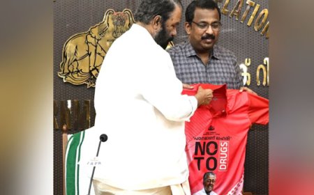 ലഹരിക്കെതിരെ കുട്ടികളുടെ സൂംബ ഡാന്‍സ്, മുഖ്യമന്ത്രിയുടെ ചിത്രം പതിച്ച ടീ ഷർട്ട് നൽകാനുള്ള നീക്കം വിവാദത്തിൽ