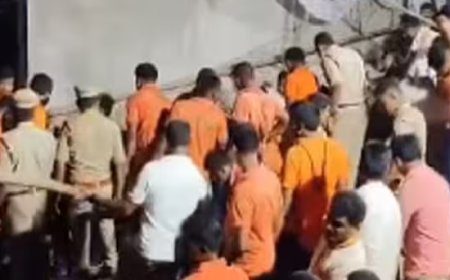 ആന്ധ്രയില്‍ ക്ഷേത്രോത്സവത്തിനിടെ മതില്‍ ഇടിഞ്ഞുവീണ് ഏഴ് പേര്‍ മരിച്ചു