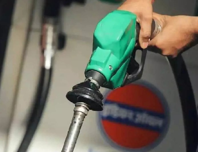 ഇന്ധന വില ഉടൻ വർദ്ധിക്കില്ല; ഇന്ത്യയിൽ 8 ആഴ്ചത്തേക്കുള്ള സ്റ്റോക്കുണ്ടെന്ന് കേന്ദ്ര സർക്കാർ