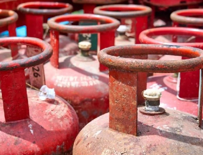 പാചകവാതക വില കൂട്ടി; ഗാർഹിക സിലിണ്ടറിന് 60 രൂപയും വാണിജ്യ സിലിണ്ടറിന് 115 രൂപയും വർധിച്ചു