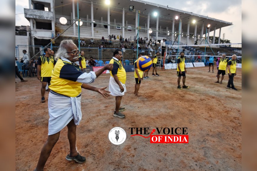 മിന്നും സർവുമായി പോയൻ്റുകൾ വാരിയെടുത്ത് മന്ത്രി രാമചന്ദ്രൻ കടന്നപ്പള്ളി; ലഹരിക്കെതിരെയുള്ള വോളിയിൽ രാഷ്ട്രീയക്കാരുടെ ടീമിന് വിജയം