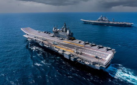 വിറച്ച് പാക്കിസ്ഥാൻ; കളത്തിലിറങ്ങി ഐ.എൻ.എസ് വിക്രാന്ത്, കറാച്ചി തുറമുഖം ആക്രമിച്ചു 