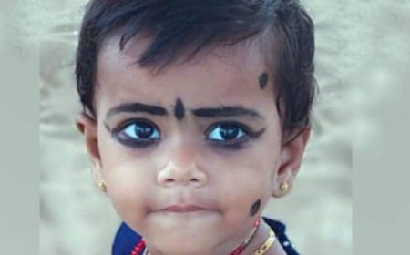 പിതാവ് ഓടിച്ച പിക്ക്അപ് വാന്‍ പിന്നോട്ടെടുക്കുന്നതിനിടെ ഇടിച്ച് ഒന്നരവയസുകാരി മരിച്ചു