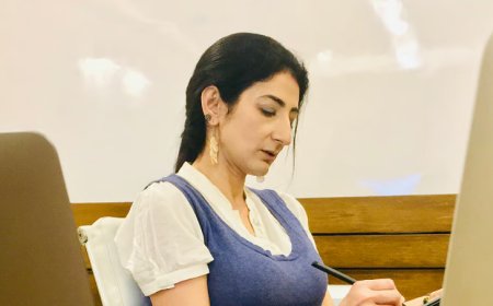 ഇന്ത്യാ വിരുദ്ധ പ്രവർത്തനങ്ങൾ നടത്തിയതിന്റെ പേരിൽ തന്റെ വിദേശ പൗരത്വം റദ്ദാക്കിയതായി യു.കെ ആസ്ഥാനമായുള്ള കശ്മീരി പ്രൊഫസർ