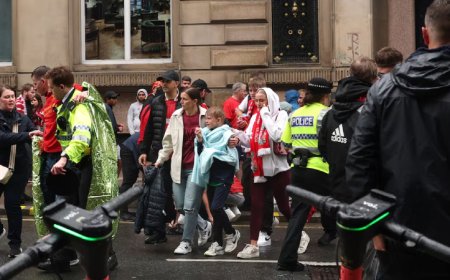 ലിവർപൂളിന്റെ വിജയാഘോഷത്തിനിടെ ആൾക്കൂട്ടത്തിലേക്ക് കാർ ഇടിച്ചുകയറി വൻ അപകടം