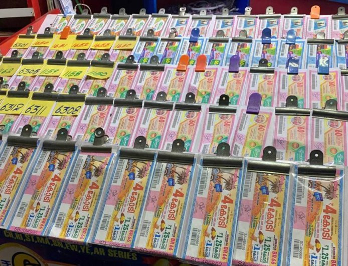 20 കോടിയുടെ ബമ്പർ ടിക്കറ്റ് നഷ്ടപ്പെട്ടെന്ന് മുൻ പോലീസ് ഉദ്യോഗസ്ഥൻ; ടിക്കറ്റുമായി ലോട്ടറി വകുപ്പിലെത്തി മറ്റൊരാൾ !