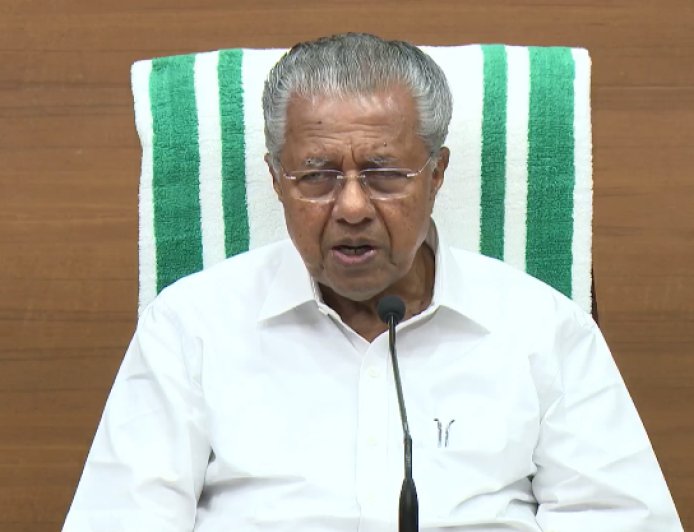 പിണറായി വിജയനെ വേദിയിലിരുത്തി പുകഴ്ത്തി കോൺഗ്രസ്സ് നേതാവ്; അടുത്ത തവണയും മുഖ്യമന്ത്രിയാകുമെന്നും പരാമർശം