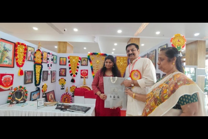 അമ്മ മലയാളം ചടങ്ങില് യുവകലാകാരി പി.സി. അര്ച്ചനയുടെ കലാപ്രദര്ശനം