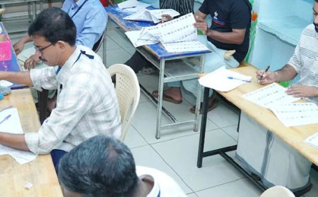 നിലമ്പൂരിൽ വോട്ടെടുപ്പ് ആരംഭിച്ചു; വോട്ടര്‍മാരുടെ നീണ്ടനിര, പത്തുപേര്‍ മത്സരരംഗത്ത്