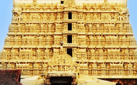 ശ്രീപത്മനാഭസ്വാമി ക്ഷേത്രത്തിൽ 25 ലിറ്റർ പാൽ മോഷ്ടിച്ച ജീവനക്കാരൻ പിടിയിൽ