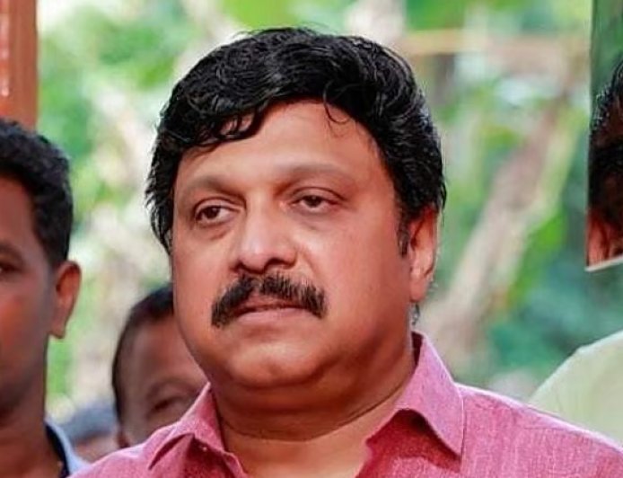 17-ാം വയസ്സിൽ ലൈസൻസ്; മുൻ മന്ത്രി കെ.ബി. ഗണേഷ് കുമാറിനെതിരെ കുരുക്ക് മുറുക്കി മോട്ടോർ വാഹന വകുപ്പ്