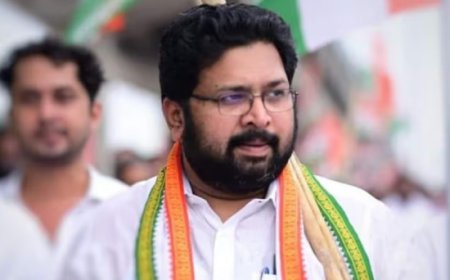 'വസ്ത്രം ഏതായാലും മനസ് നന്നായാല്‍ മതി, ഖദര്‍ വസ്ത്രത്തെ ഗാന്ധിയന്‍ ആശയങ്ങളുടെ ലാളിത്യത്തിന്റെ പ്രതീകമായി ഇപ്പോള്‍ കാണാനാവില്ല'