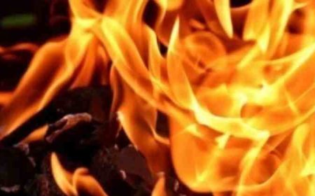 ഒഡീഷയില്‍ യുവാക്കള്‍ ജീവനോടെ തീകൊളുത്തിയ 15 വയസ്സുകാരി മരിച്ച സംഭവം; പെൺകുട്ടി സ്വയം തീകൊളുത്തിയതെന്ന് പിതാവ്