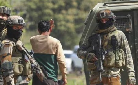 കുല്‍ഗാമില്‍ ഭീകരവാദികളുമായുണ്ടായ ഏറ്റുമുട്ടലില്‍ രണ്ട് സൈനികര്‍ക്ക് വീരമൃത്യു