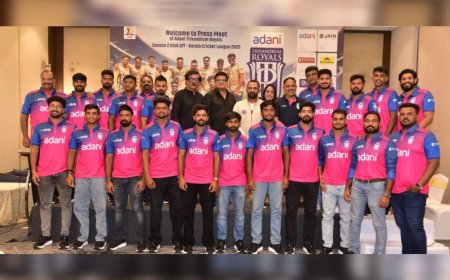 പോരാട്ടവീര്യത്തിന് റോബിൻ പക്ഷിയുടെ ചുവപ്പ്, വളർച്ചയുടെ പ്രതീകമായി കടൽ പച്ച; അദാണി ട്രിവാൻഡ്രം റോയൽസ് ജേഴ്സി പുറത്തിറക്കി