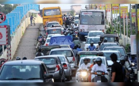 കൊച്ചി നഗരത്തിലെ ഗതാഗതകുരുക്ക്; സിഗ്‌നല്‍ ലൈറ്റ് ഓഫാക്കി പോലീസുകാര്‍ നേരിട്ടിറങ്ങണമെന്ന് ഹൈക്കോടതി