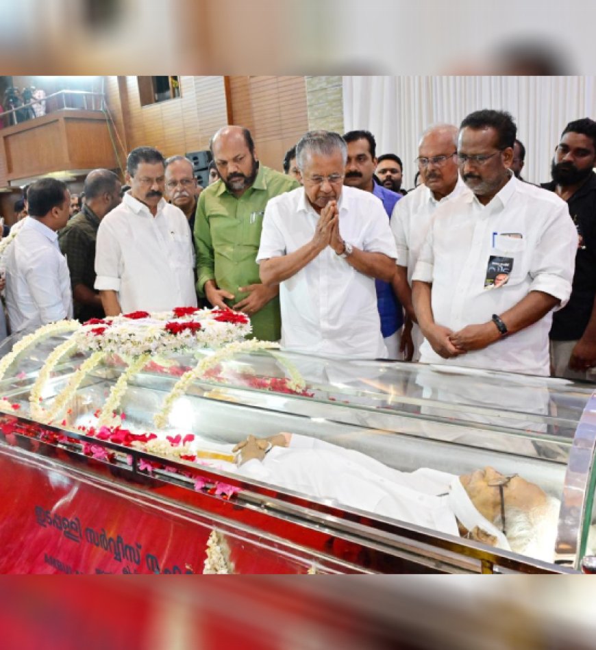 പ്രൊഫ. എം.കെ. സാനുവിന് അന്തിമോപചാരം അര്പ്പിച്ച് മുഖ്യമന്ത്രി പിണറായി വിജയന്