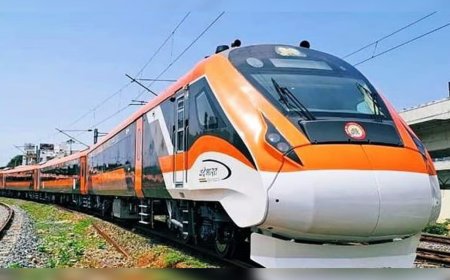 ഓണസമ്മാനം; 20 കോച്ചുള്ള വന്ദേഭാരത് - രണ്ട് പതിപ്പ് കേരളത്തിലെത്തി