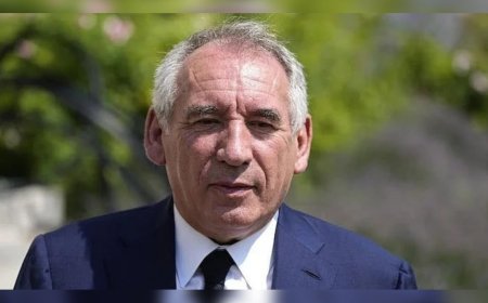 ഫ്രാന്‍സ് പ്രധാനമന്ത്രി ഫ്രാന്‍സ്വ ബെയ്‌റോ പുറത്ത്