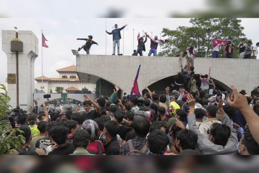 നേപ്പാളില് സമൂഹമാധ്യമങ്ങള്ക്ക് നിരോധനം; വന് പ്രതിഷേധം, വെടിവയ്പിൽ 14 മരണം, നിരോധനാജ്ഞ