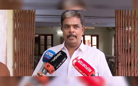 ശബരിമല സ്വര്‍ണപ്പാളി വിവാദത്തില്‍ നടപടി; മുൻ ജീവനക്കാരന് സസ്പെന്ഷൻ