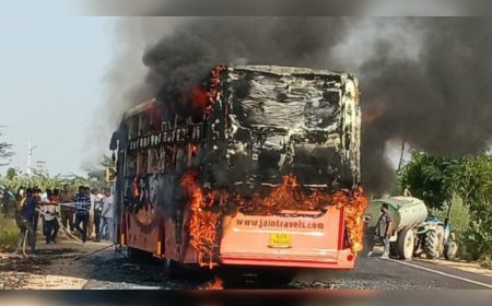 സ്വകാര്യ എസി ബസിൽ പൊടുന്നനെ തീപിടിത്തം; 20 പേർ വെന്തു മരിച്ചു