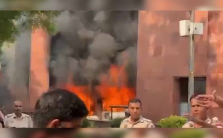 ഡൽഹിയിലെ എംപിമാരുടെ ഫ്ലാറ്റിൽ തീപിടിത്തം