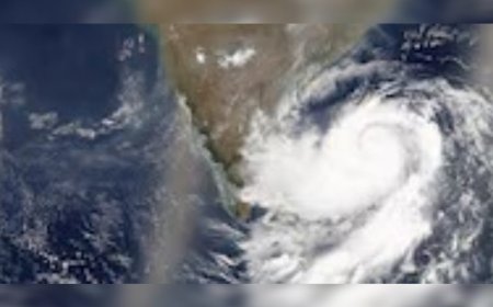 മോന്‍ത ചുഴലിക്കാറ്റ് ഇന്ന് വൈകുന്നേരത്തടെ കര തൊടും; മഴയ്‌ക്കൊപ്പം മണിക്കൂറിൽ 110 കിലോമീറ്റർ വരെ വേഗതയിൽ കാറ്റ് 