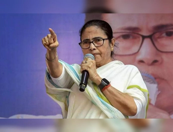 തൃണമൂലിൽ കലാപം; 58 എംഎൽഎമാരുടെ പിന്തുണയുമായി ഋതബ്രത പ്രതിപക്ഷ നേതാവ്, മമതയ്ക്ക് കനത്ത തിരിച്ചടി