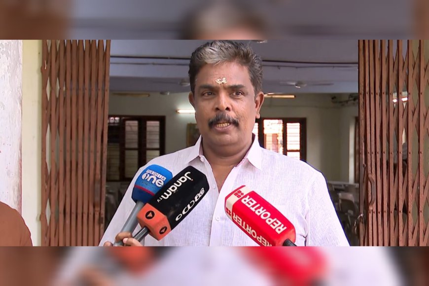 ശബരിമല സ്വര്‍ണപ്പാളി വിവാദത്തില്‍ നടപടി; മുൻ ജീവനക്കാരന് സസ്പെന്ഷൻ