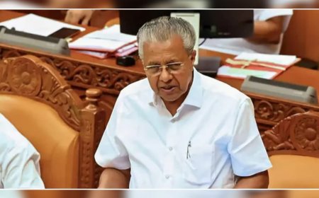 'കേരളപ്പിറവി ദിനത്തിലെ പ്രഖ്യാപനം നേരത്തെ തീരുമാനിച്ചത്'; അതിദാരിദ്ര്യമുക്ത സംസ്ഥാനമായി പ്രഖ്യാപിച്ച് മുഖ്യമന്ത്രി, പ്രതിഷേധിച്ച് പ്രതിപക്ഷം